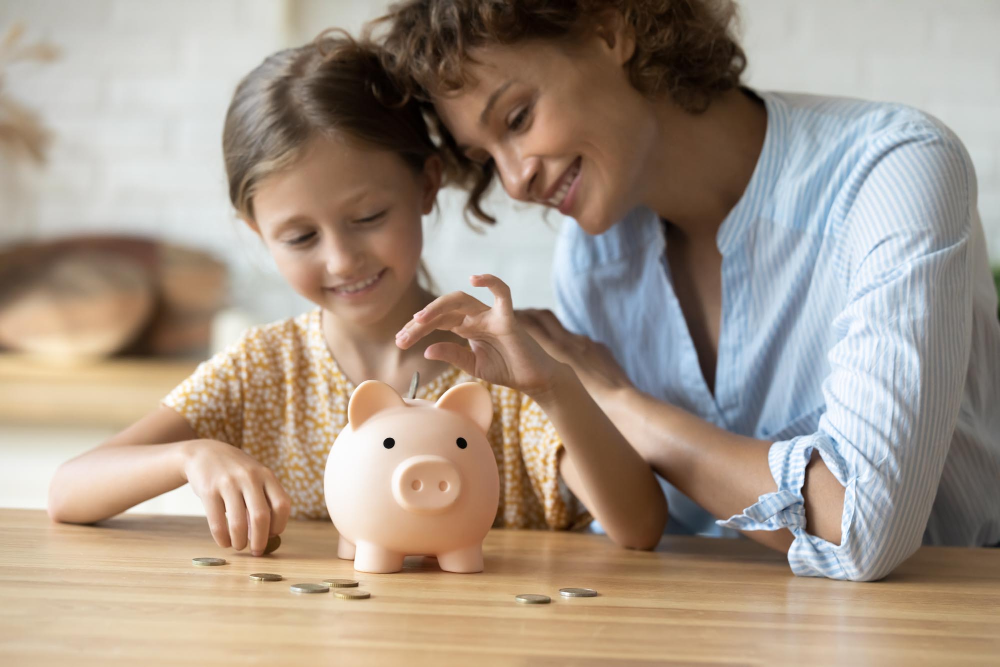 saving money with your children is the best way to provide them with financial knowledge